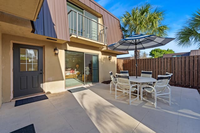 5720 SE Windsong Lane 326, sold in Emerald Lakes, Stuart, FL
