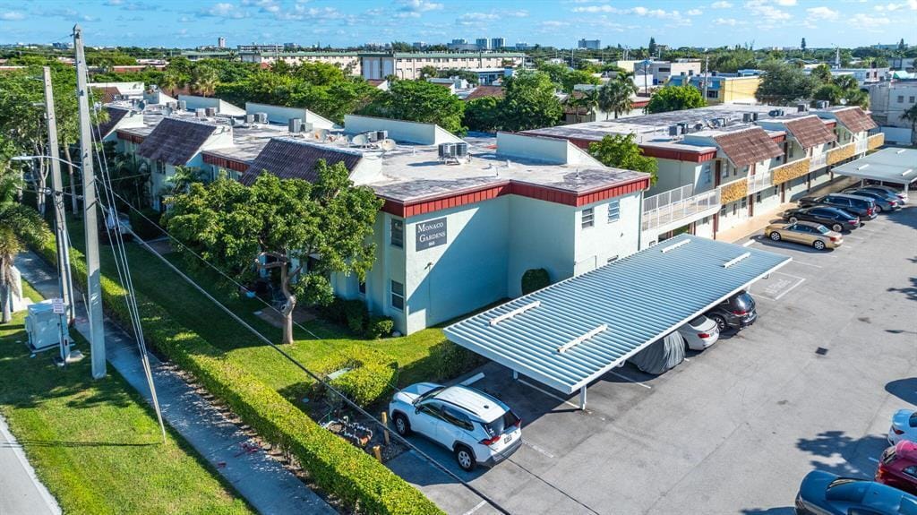 860 SE 6th Avenue 303, Deerfield Beach, FL 33441 photo 3