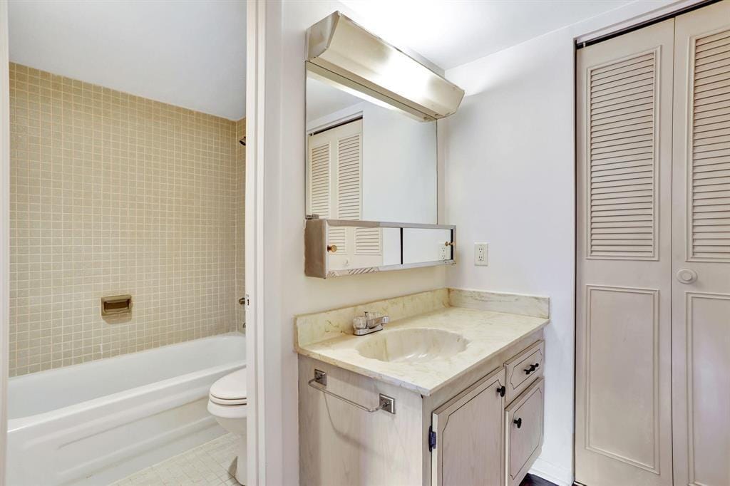 860 SE 6th Avenue 303, Deerfield Beach, FL 33441 photo 25