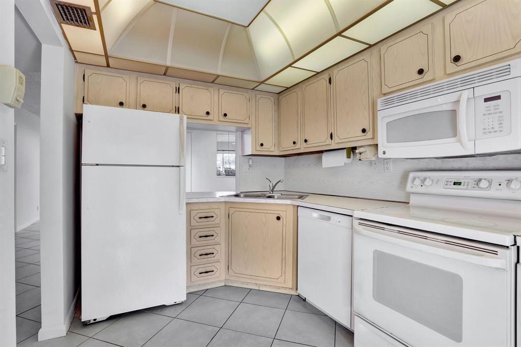 860 SE 6th Avenue 303, Deerfield Beach, FL 33441 photo 29