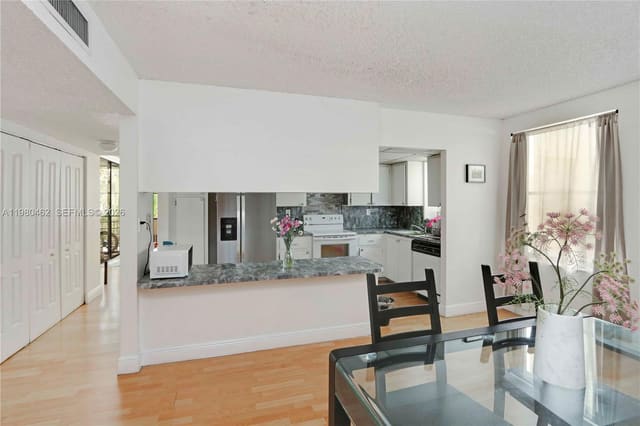 20381 NE 30th Avenue 220, Aventura, FL 33180