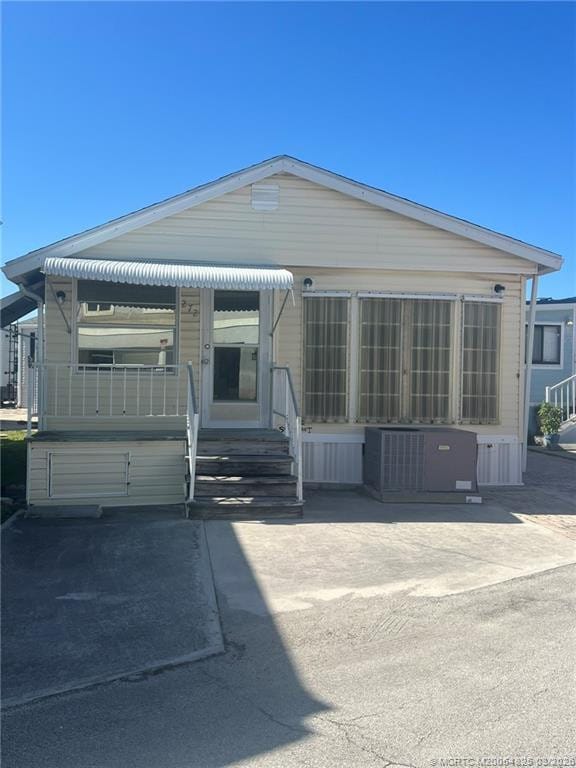 Pending home at 10725 S Ocean Drive 272, Jensen Beach, FL 34957