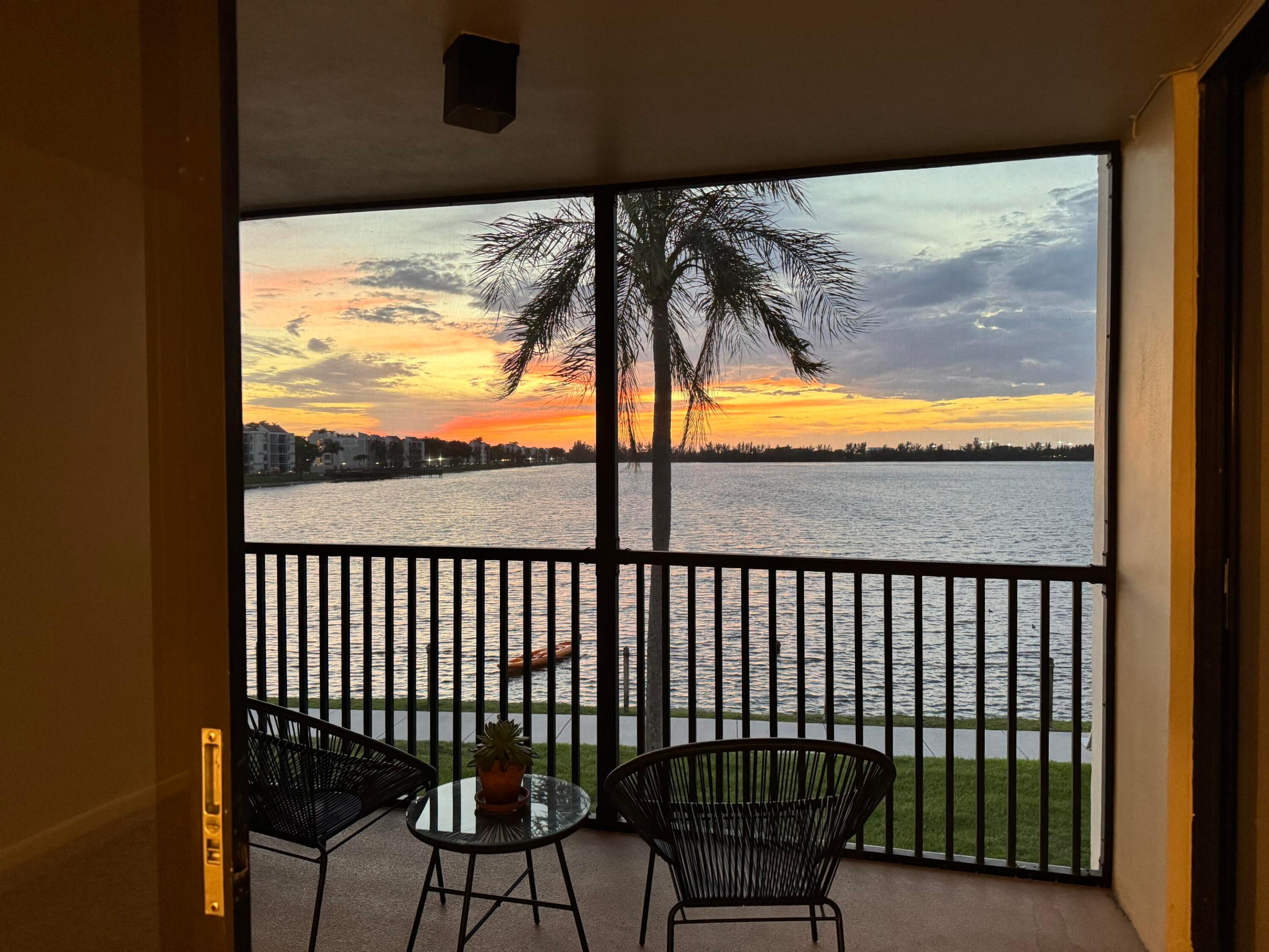 Pending home at 112 Lake Emerald Drive 204, Oakland Park, FL 33309