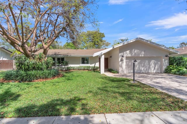 11611 SW 106th Terrace, sold in Sabal Chase, Miami, FL
