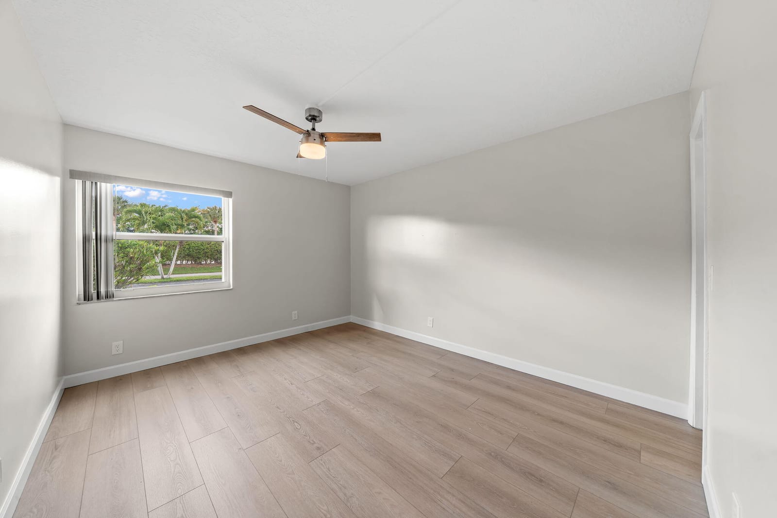 932 Flanders T, Delray Beach, FL 33484 photo 15