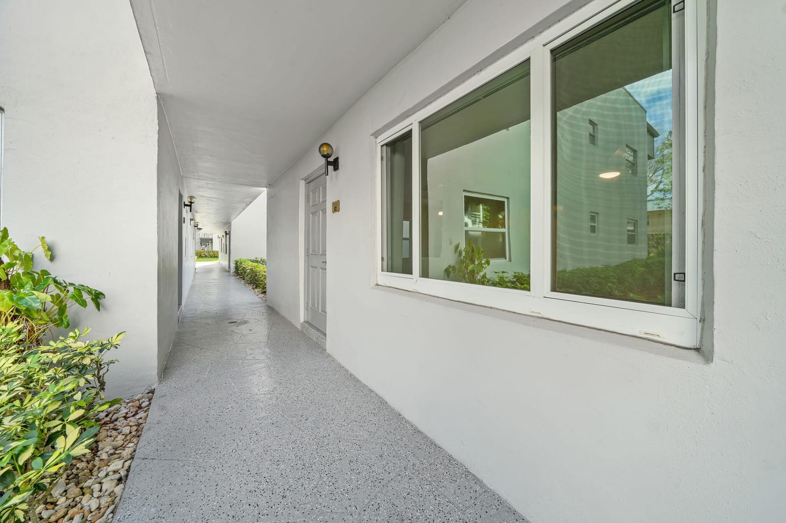932 Flanders T — photo 4