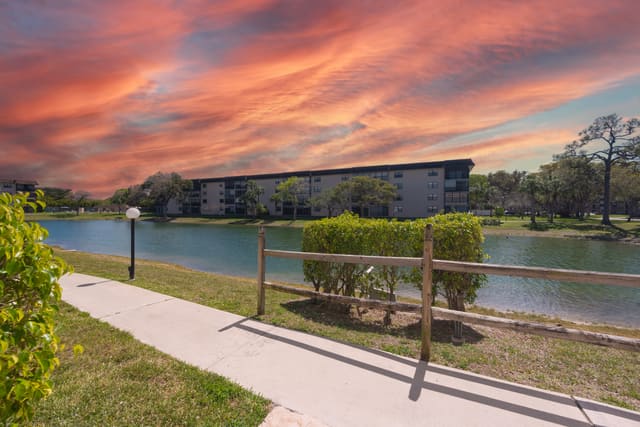 4940 E Sabal Palm Boulevard 108, Tamarac, FL 33319