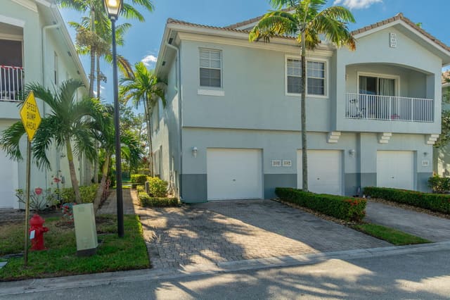 3149 Laurel Ridge Circle, Riviera Beach, FL 33404