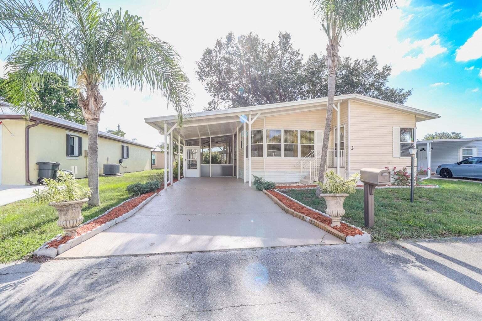 3 Espanola Lane, Port St. Lucie, FL 34952