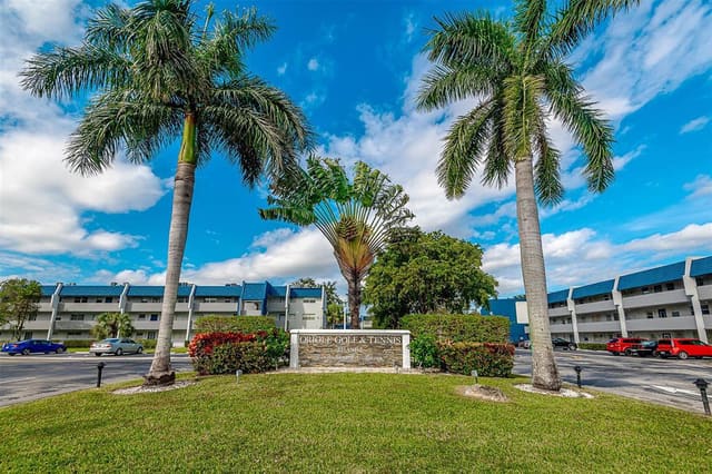 7807 Golf Cir Circle 305, Margate, FL 33063