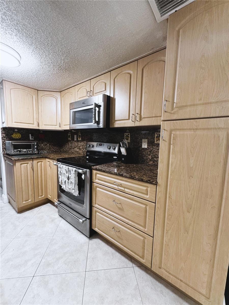 1143 NW 123rd Court 607, Miami, FL 33182 photo 5