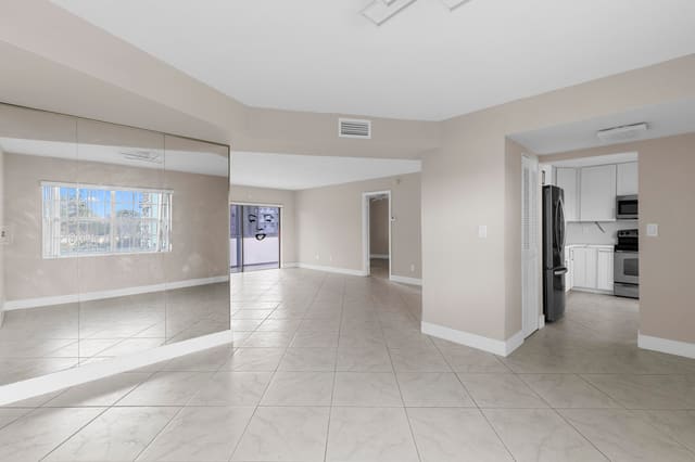 4141 NW 44th Avenue 224, Emerald, Lauderdale Lakes, FL