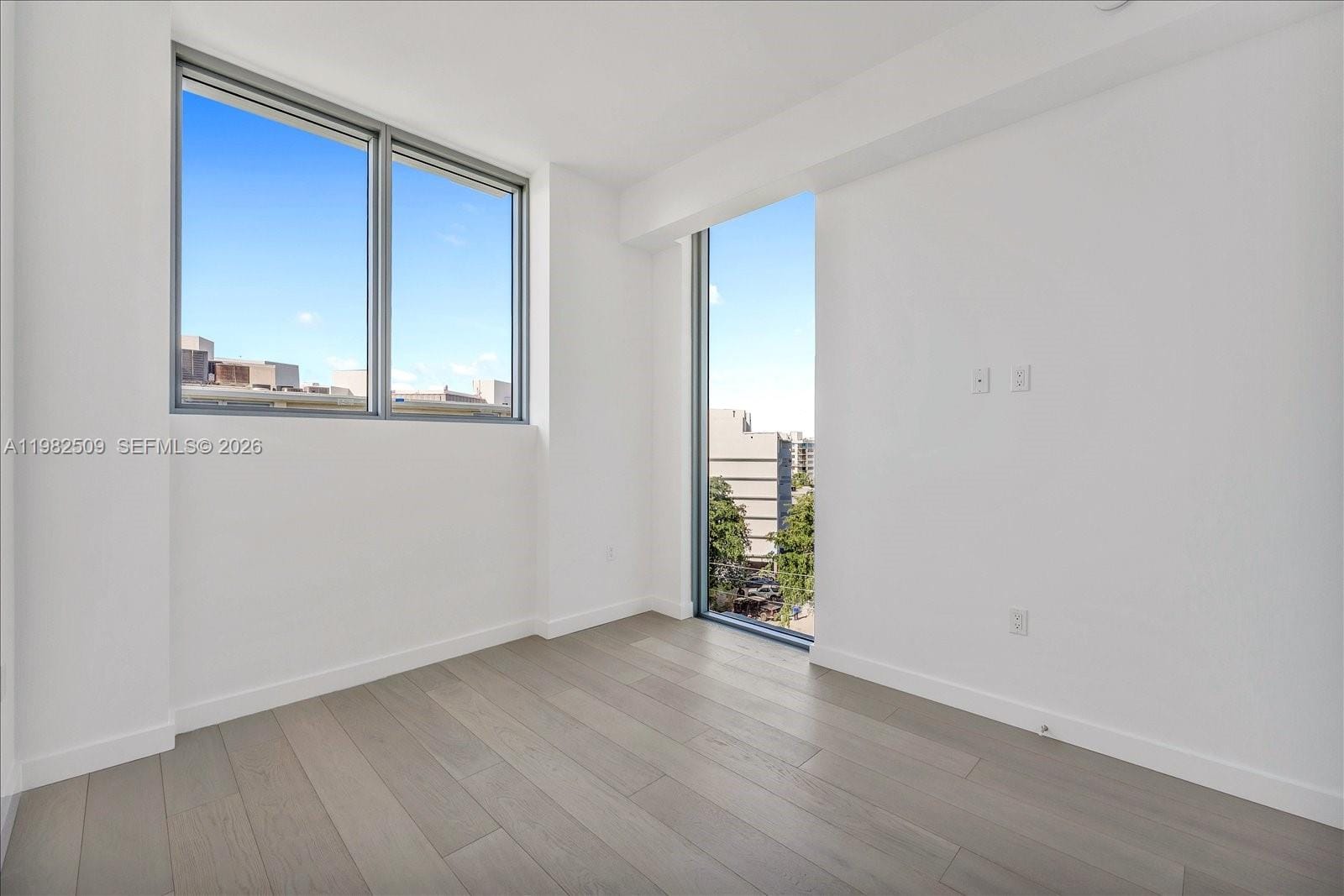 9201 E Bay Harbor Drive 702 — photo 10