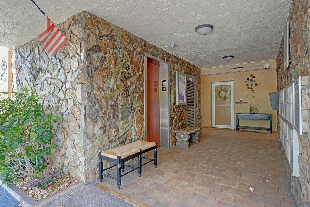 425 SE 11th Terrace 204, Dania Beach, FL 33004 photo 2