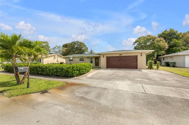 2140 NW 30th Way, sold in Golden Ridge, Fort Lauderdale, FL