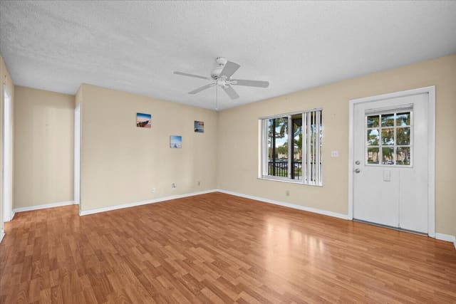410 Pine Glen Lane D2, Greenacres, FL 33463