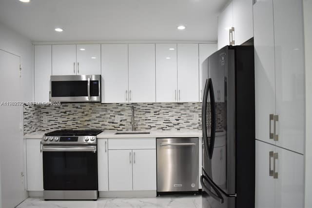 8024 Tatum Waterway Drive 5A, Creek Towers Yacht Club, Miami Beach, FL