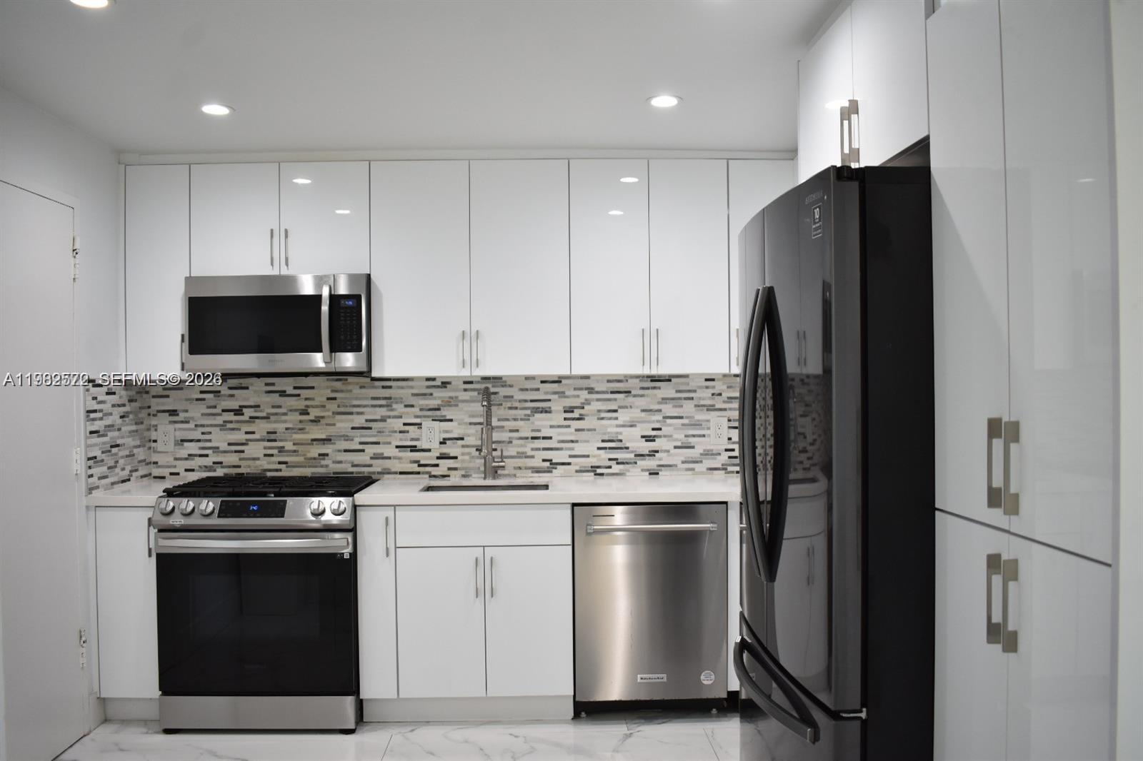 8024 Tatum Waterway Drive 5A, Miami Beach, FL 33141, Miami Beach