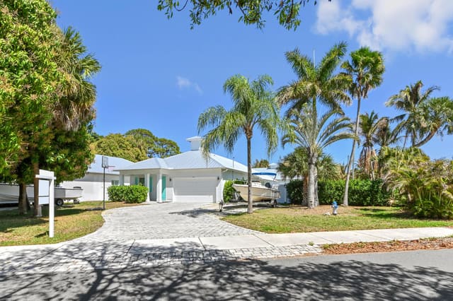 443 SE Dolphin Drive, sold in Broadway St Lucie Estates, Stuart, FL