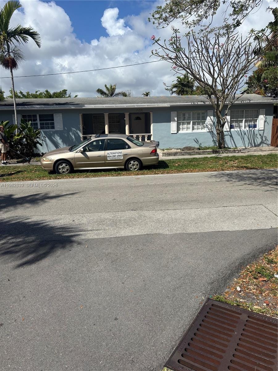 729 NE 2nd Court — photo 3