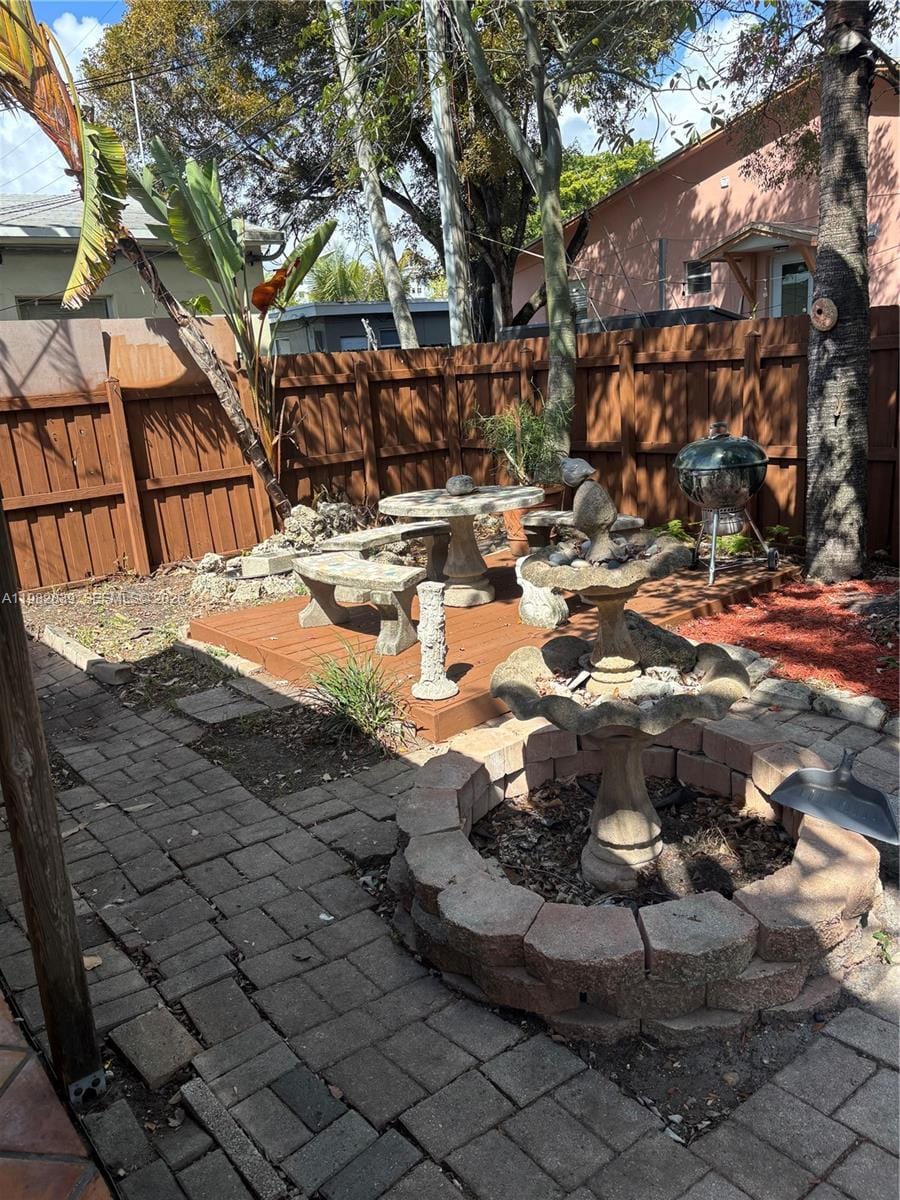 729 NE 2nd Court, Hallandale Beach, FL 33009 photo 23