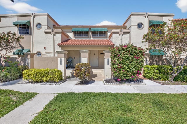 6658 Via Regina 10, sold in Plum At Boca Pointe, Boca Raton, FL