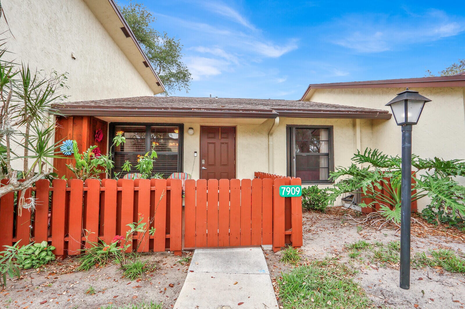 2 bedroom home for sale at 7909 Villa, Hobe Sound, FL 33455 — $240,000