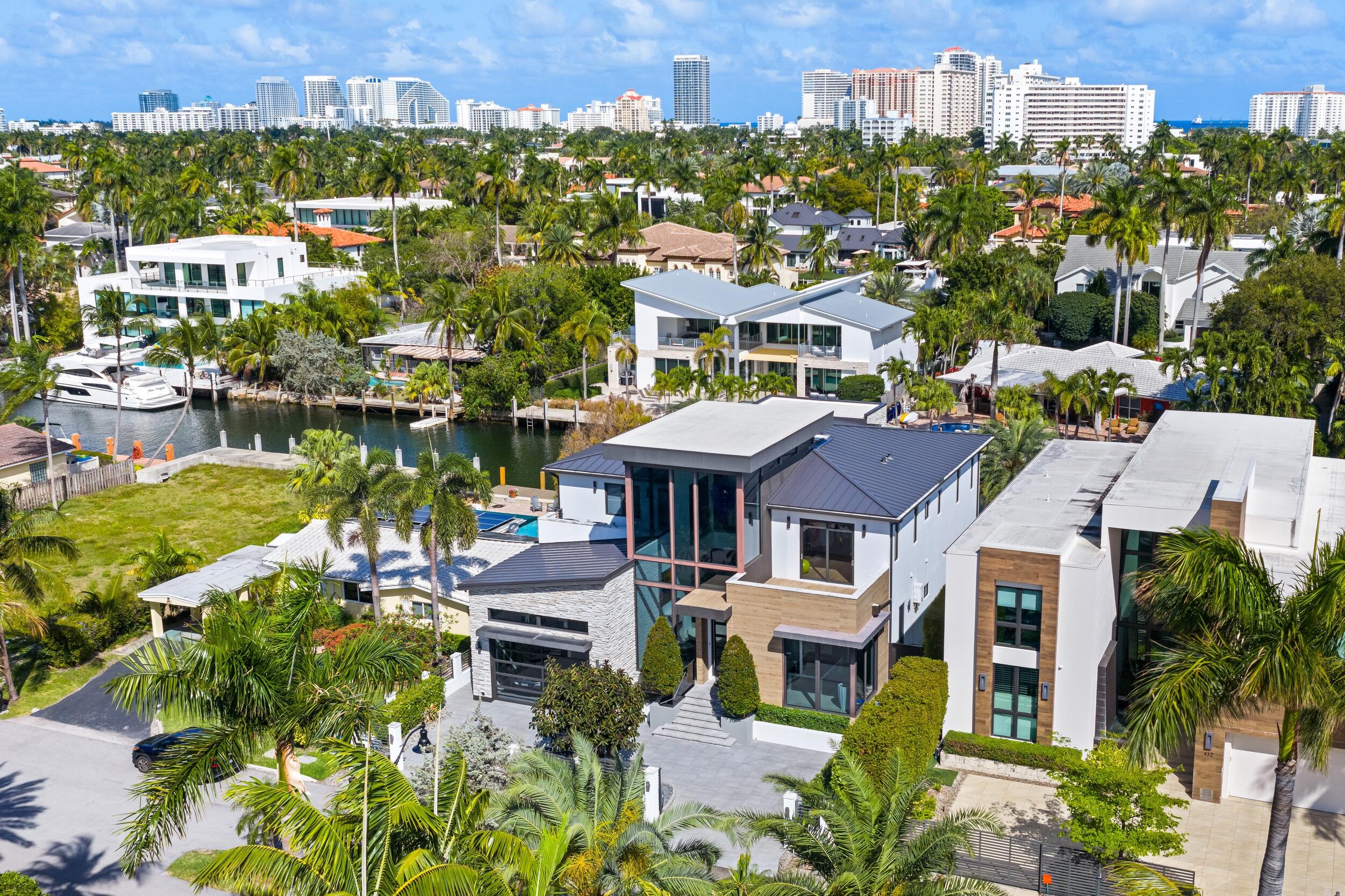 424 Coconut Isle Drive — photo 2
