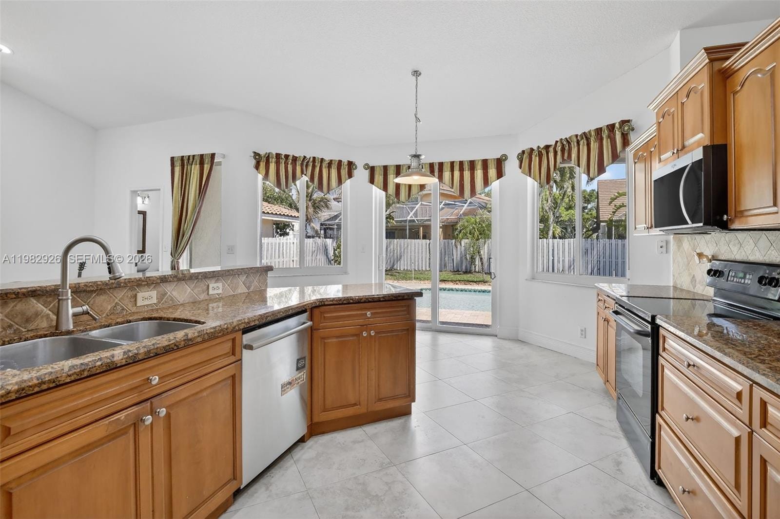 1583 NW 182nd Way, Pembroke Pines, FL 33029 photo 10