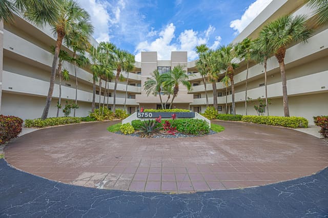 5750 Camino Del Sol 202, sold in Camino Real Village Condo, Boca Raton, FL