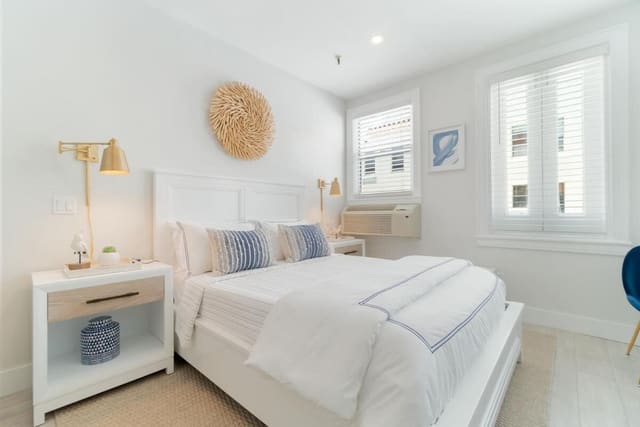 235 Sunrise Avenue Unit 2016, sold in Palm Beach Hotel Condo, Palm Beach, FL