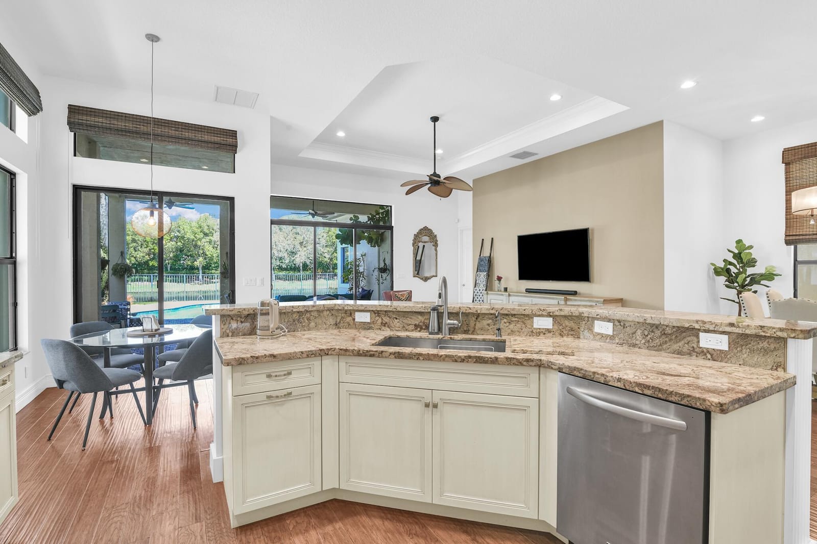 9577 Eden Roc Court — photo 5