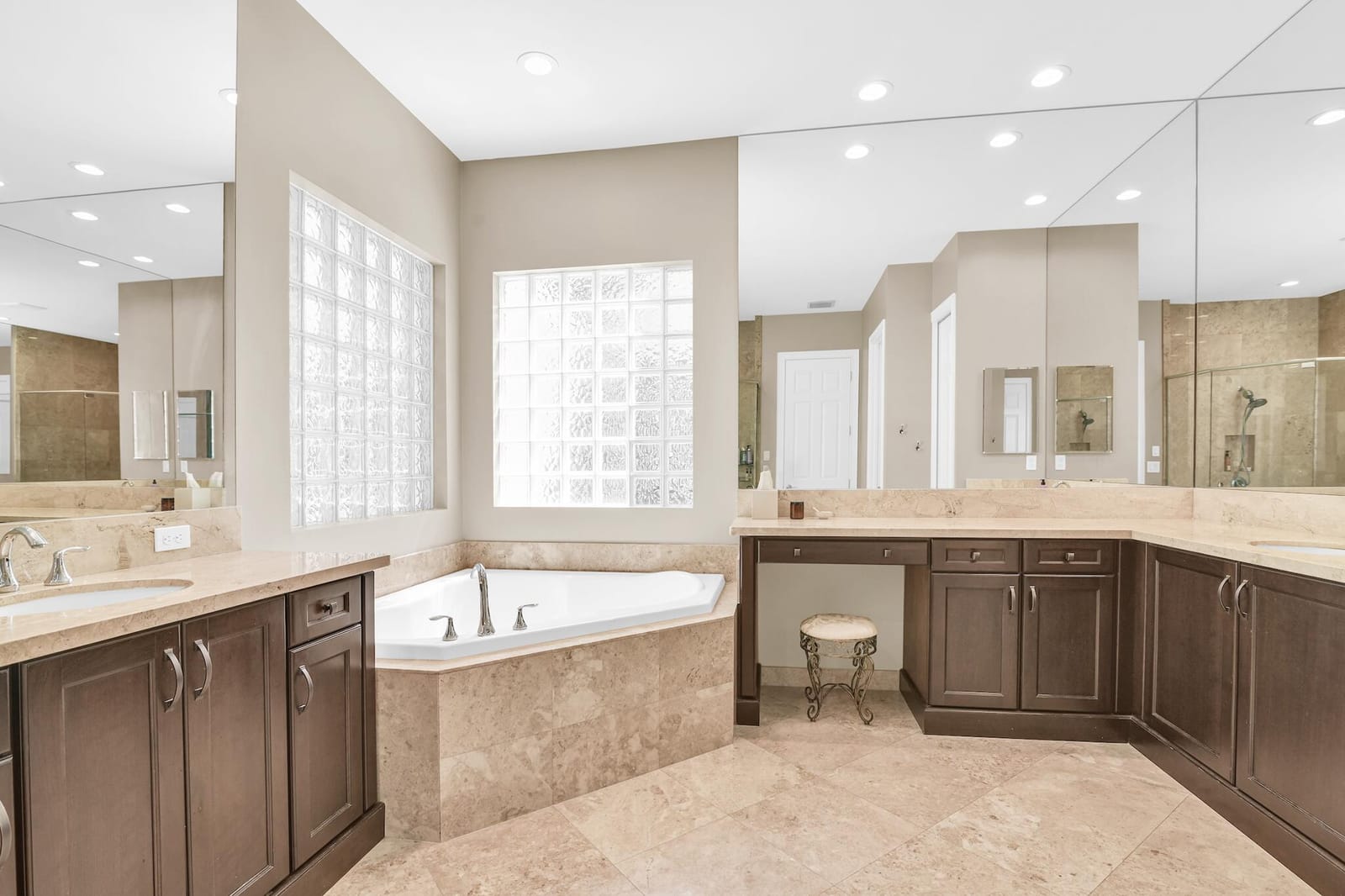 9577 Eden Roc Court — photo 9