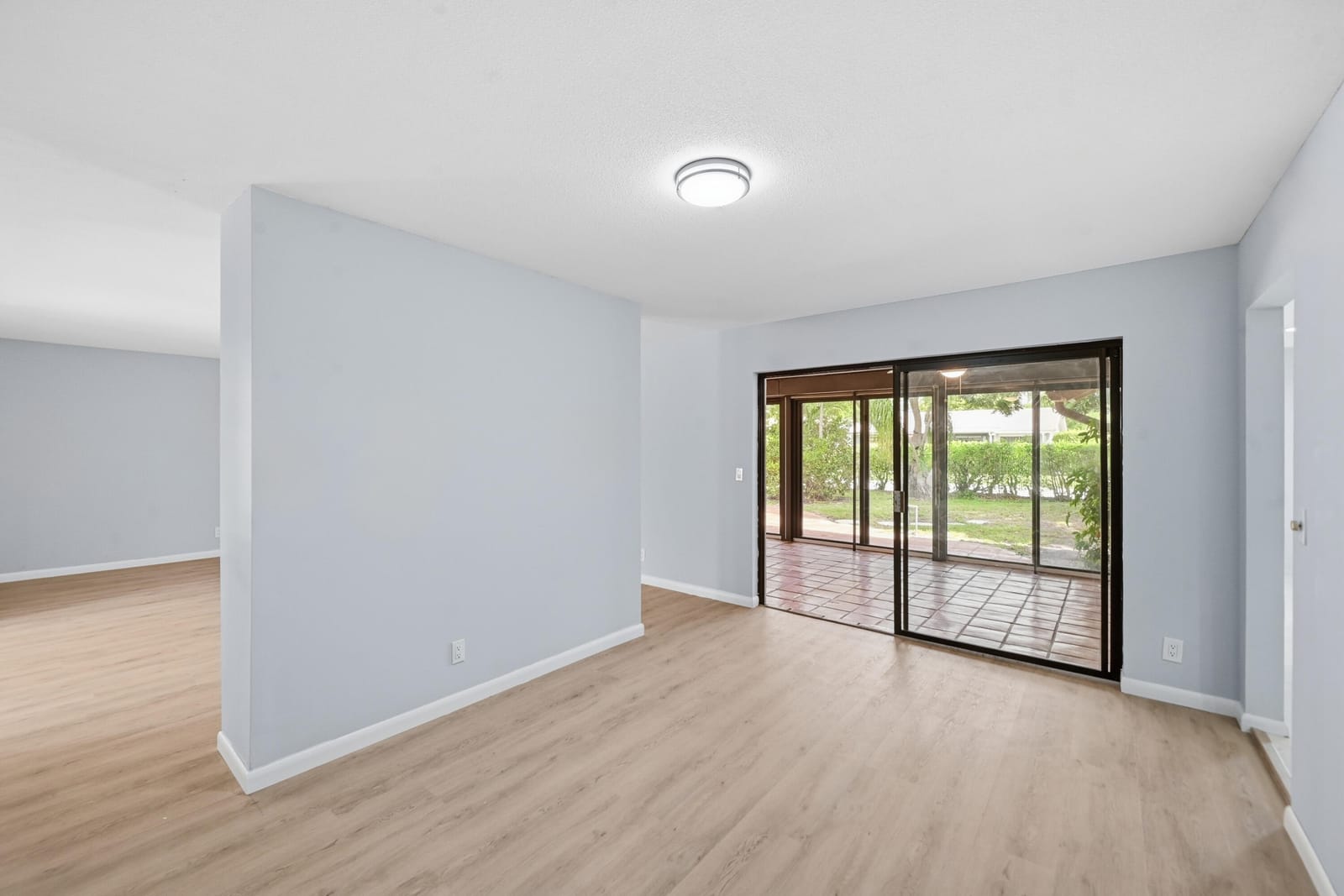 5935 Glenbrook Drive — photo 11