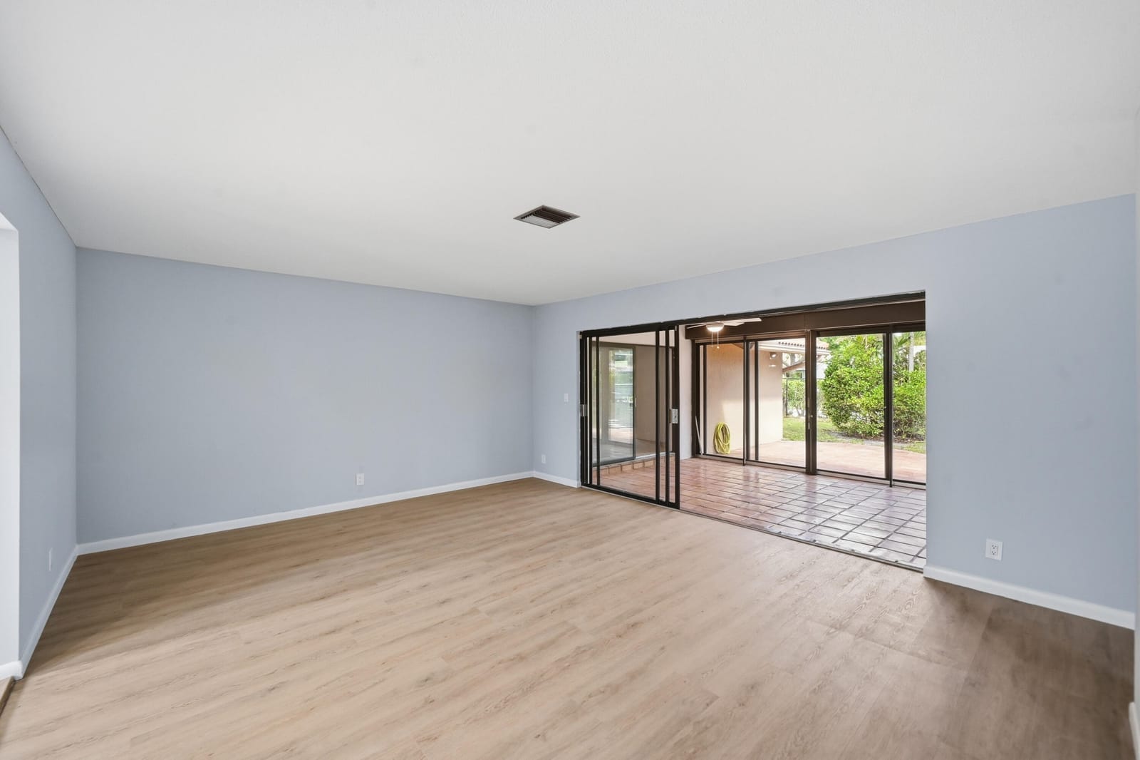 5935 Glenbrook Drive — photo 8