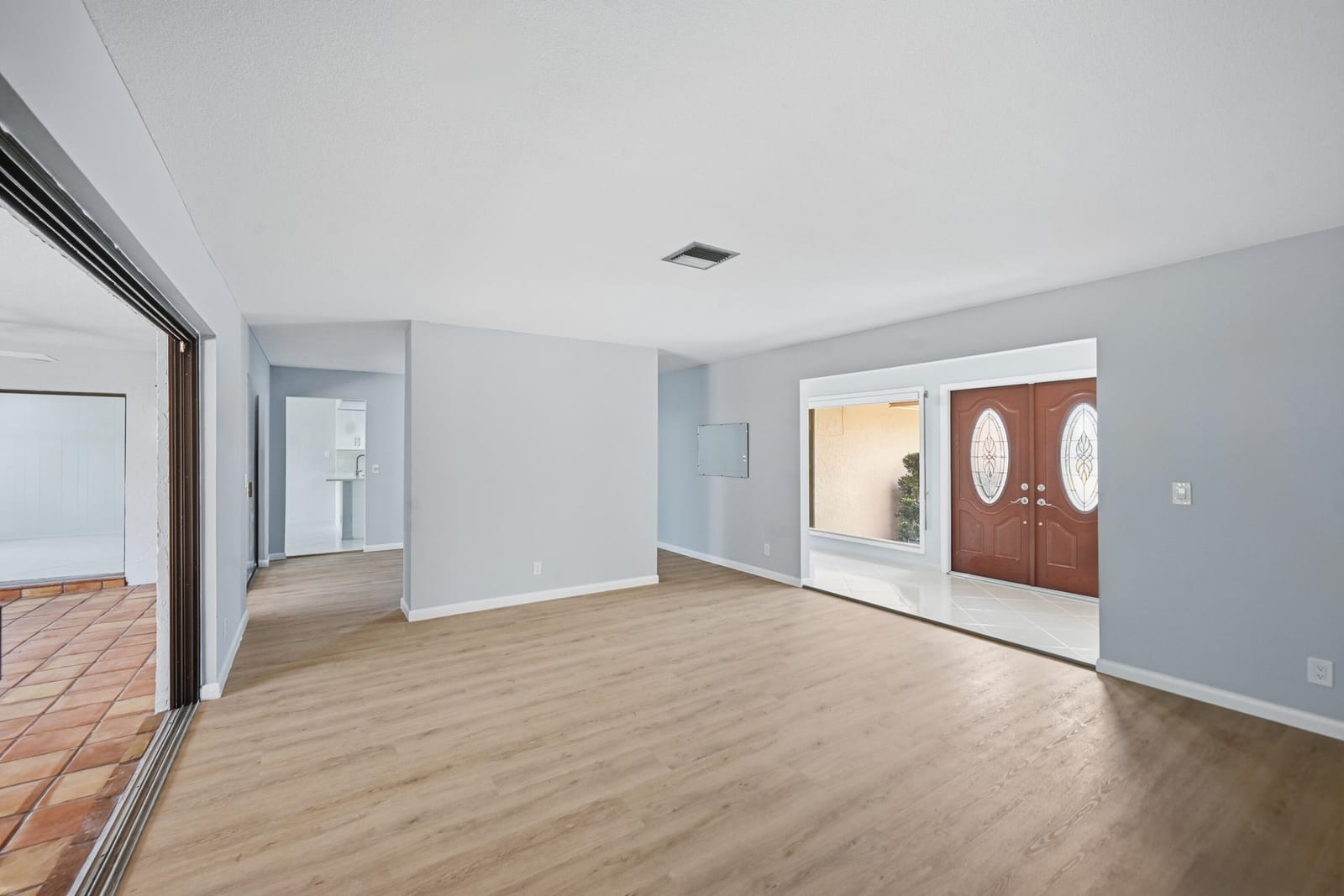 5935 Glenbrook Drive — photo 9