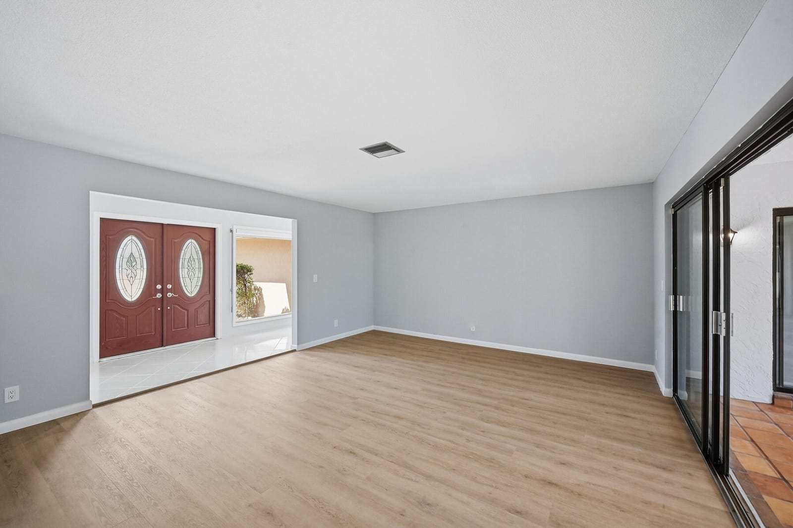 5935 Glenbrook Drive — photo 10
