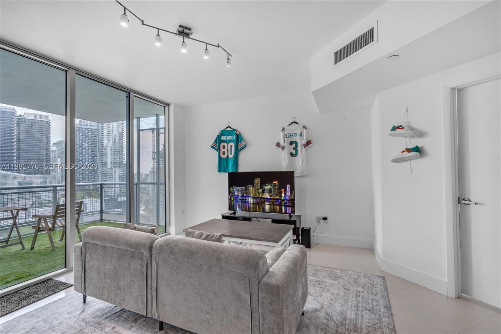 350 S Miami Avenue 2412, Miami, FL 33130 photo 9