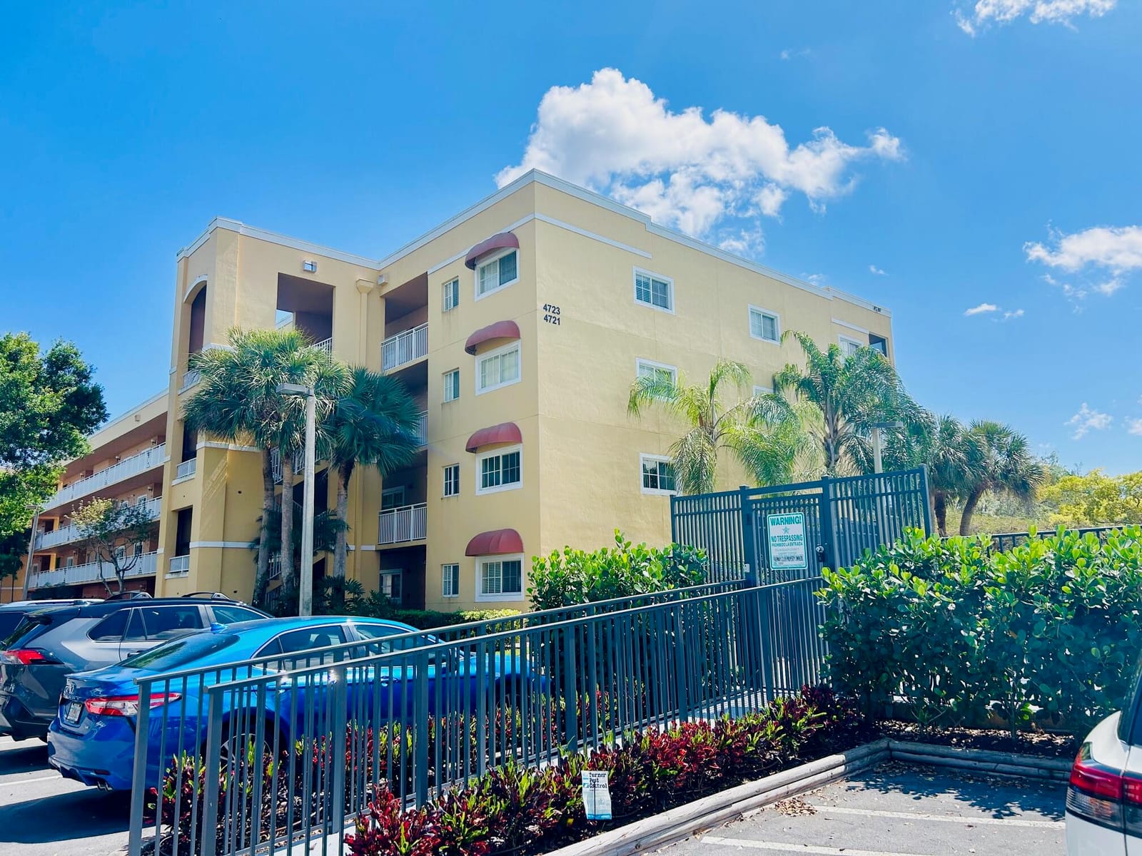 2 bedroom home for sale at 4723 Lucerne Lakes, Lake Worth, FL 33467 — $139,900