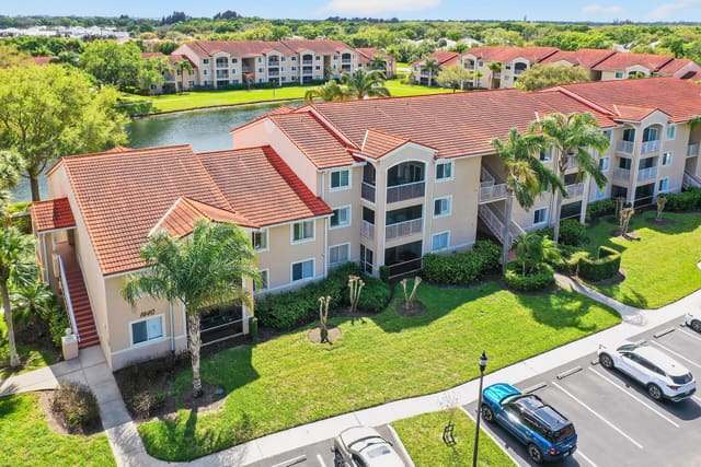 1640 N 42nd Circle Unit 305, Vero Beach, FL 32967