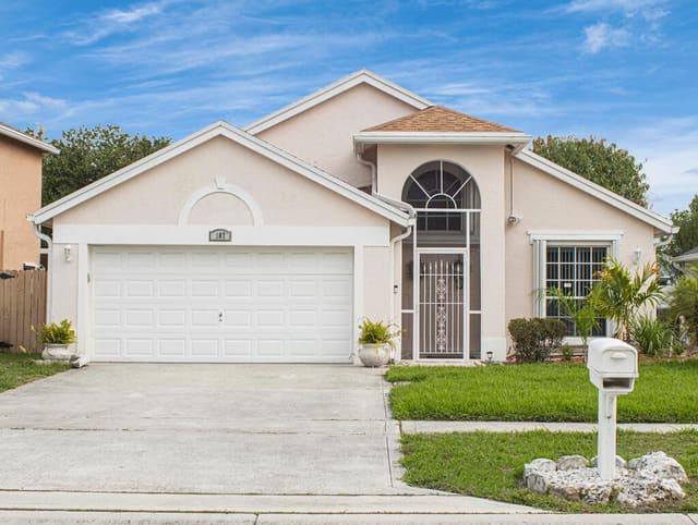107 Saratoga Boulevard E, West Palm Beach, FL 33411