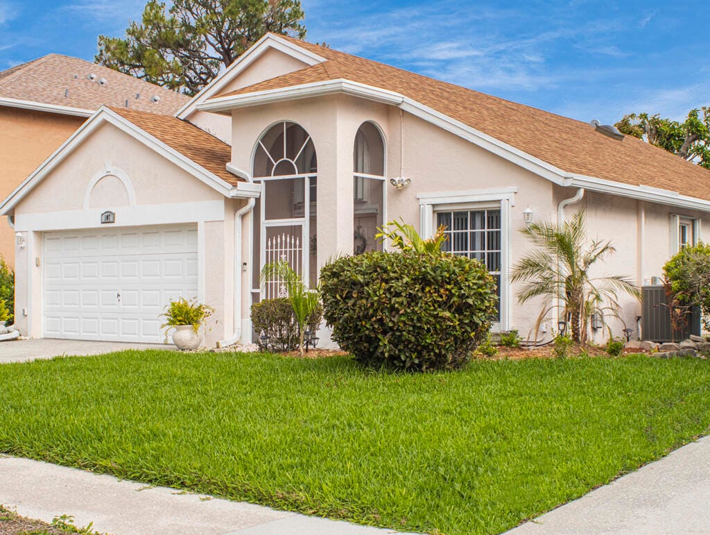107 Saratoga Boulevard E, West Palm Beach, FL 33411 photo 2