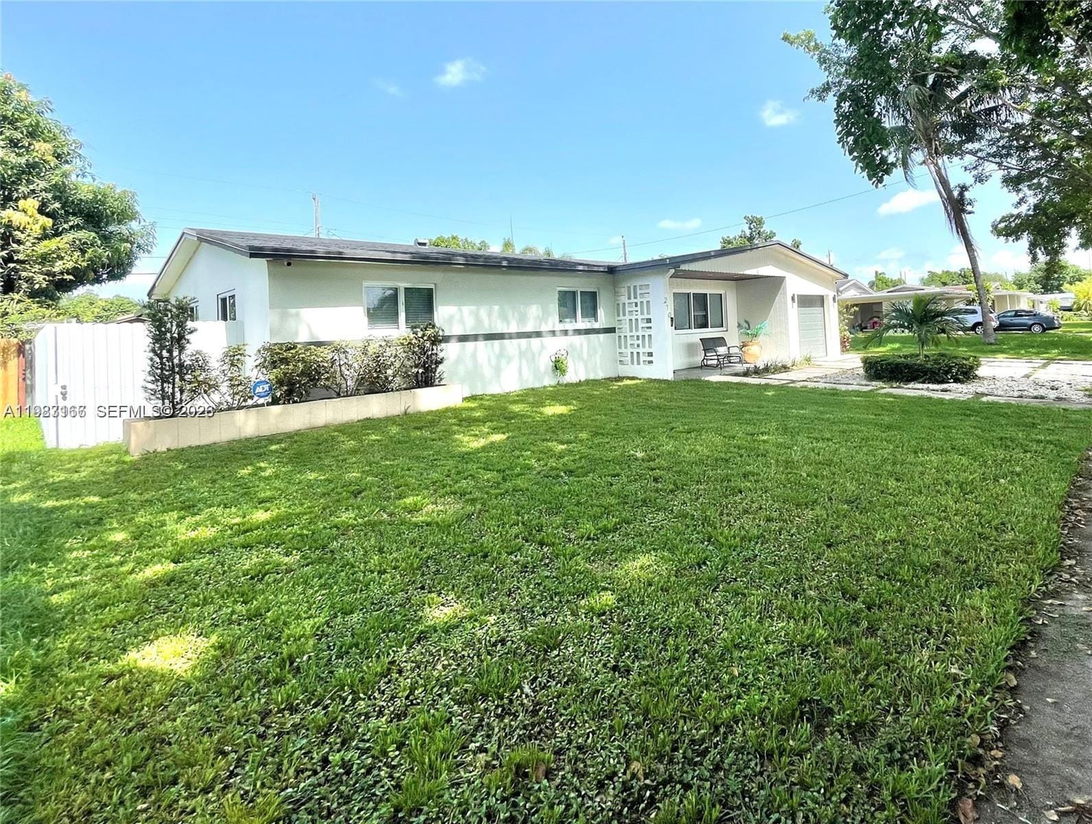 210 SW 65th Way — photo 2