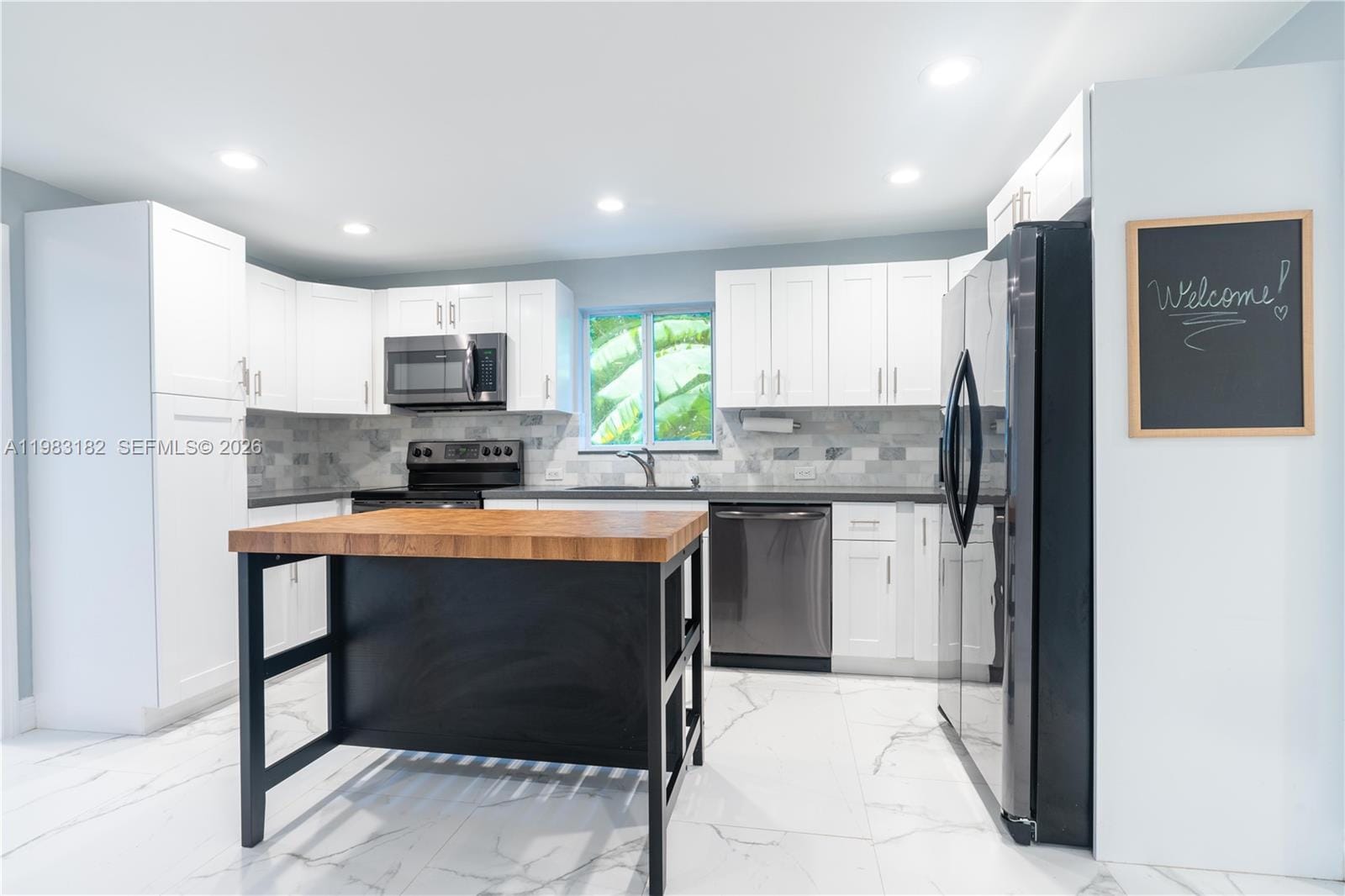 11 Judy Place — photo 4