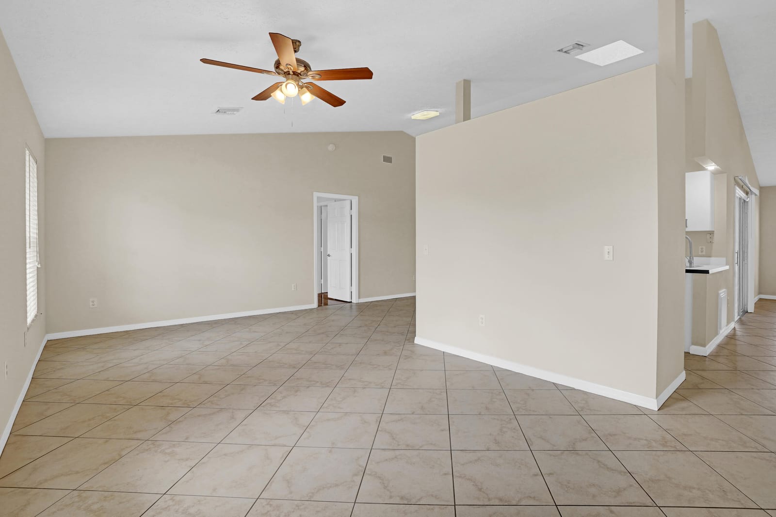 261 SW Parish Terrace — photo 5