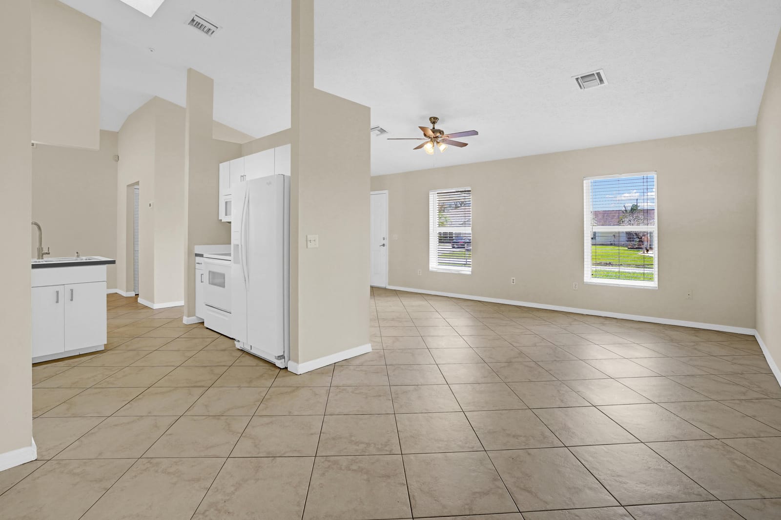 261 SW Parish Terrace — photo 7