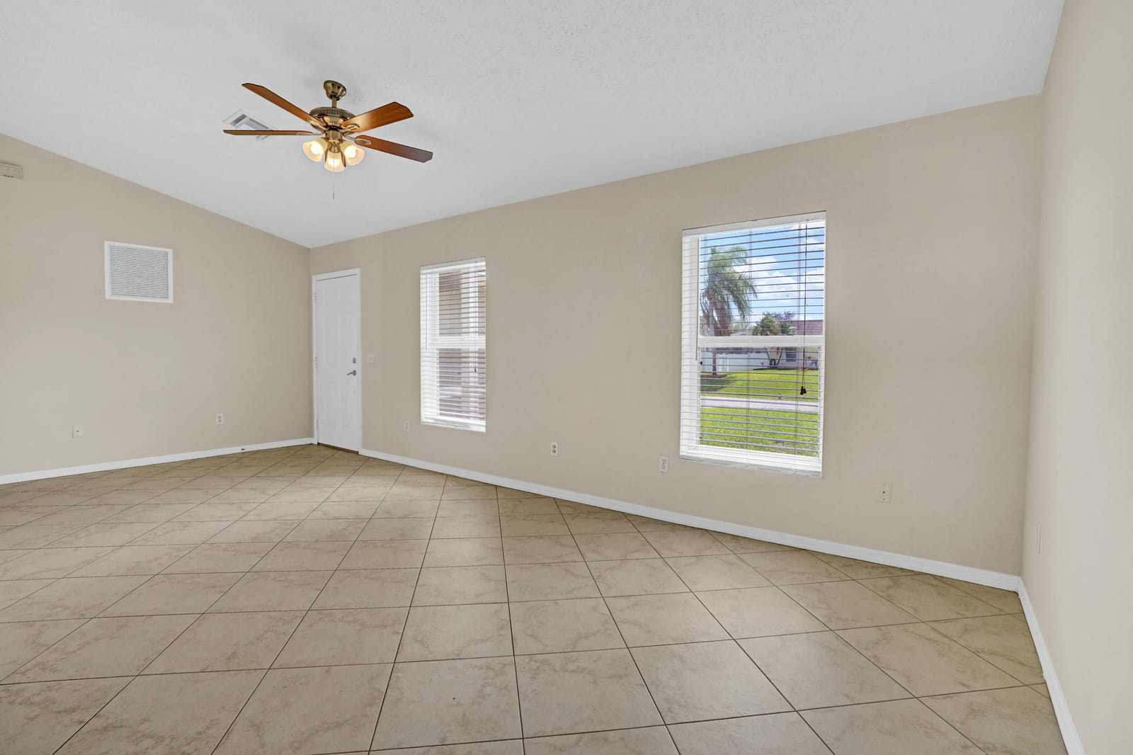 261 SW Parish Terrace — photo 8