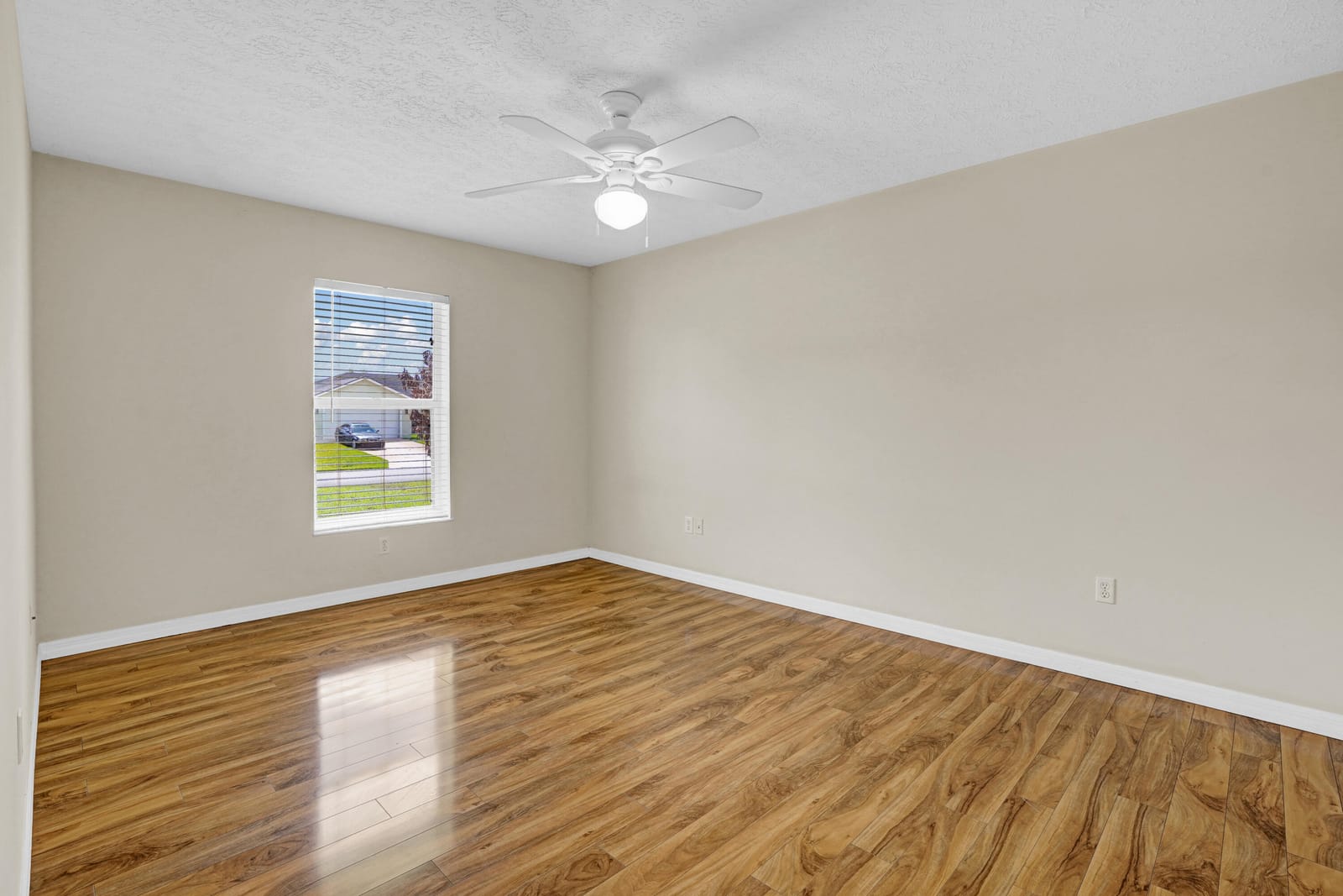 261 SW Parish Terrace — photo 9