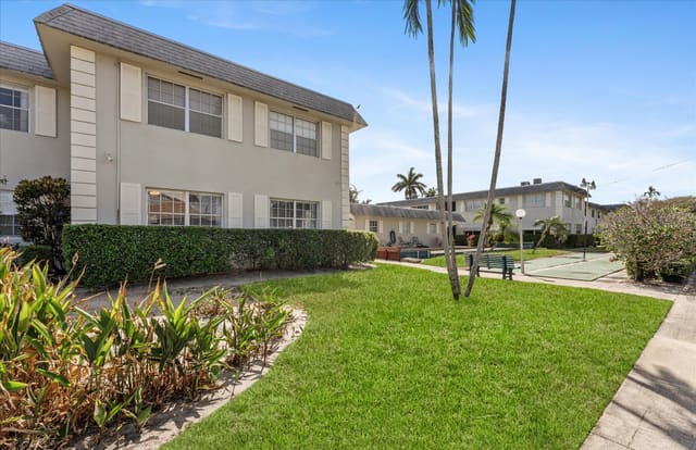 1520 Mckinley Street 117e, sold in Mayfair Apt Co-Op, Hollywood, FL