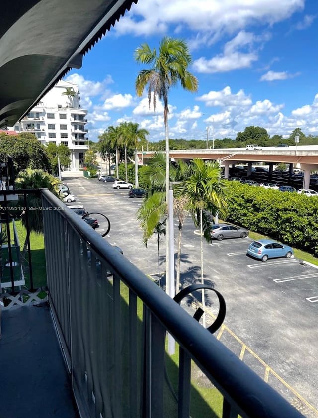 8107 SW 72nd Avenue 423E, sold in Granada Dadeland Condo, Miami, FL